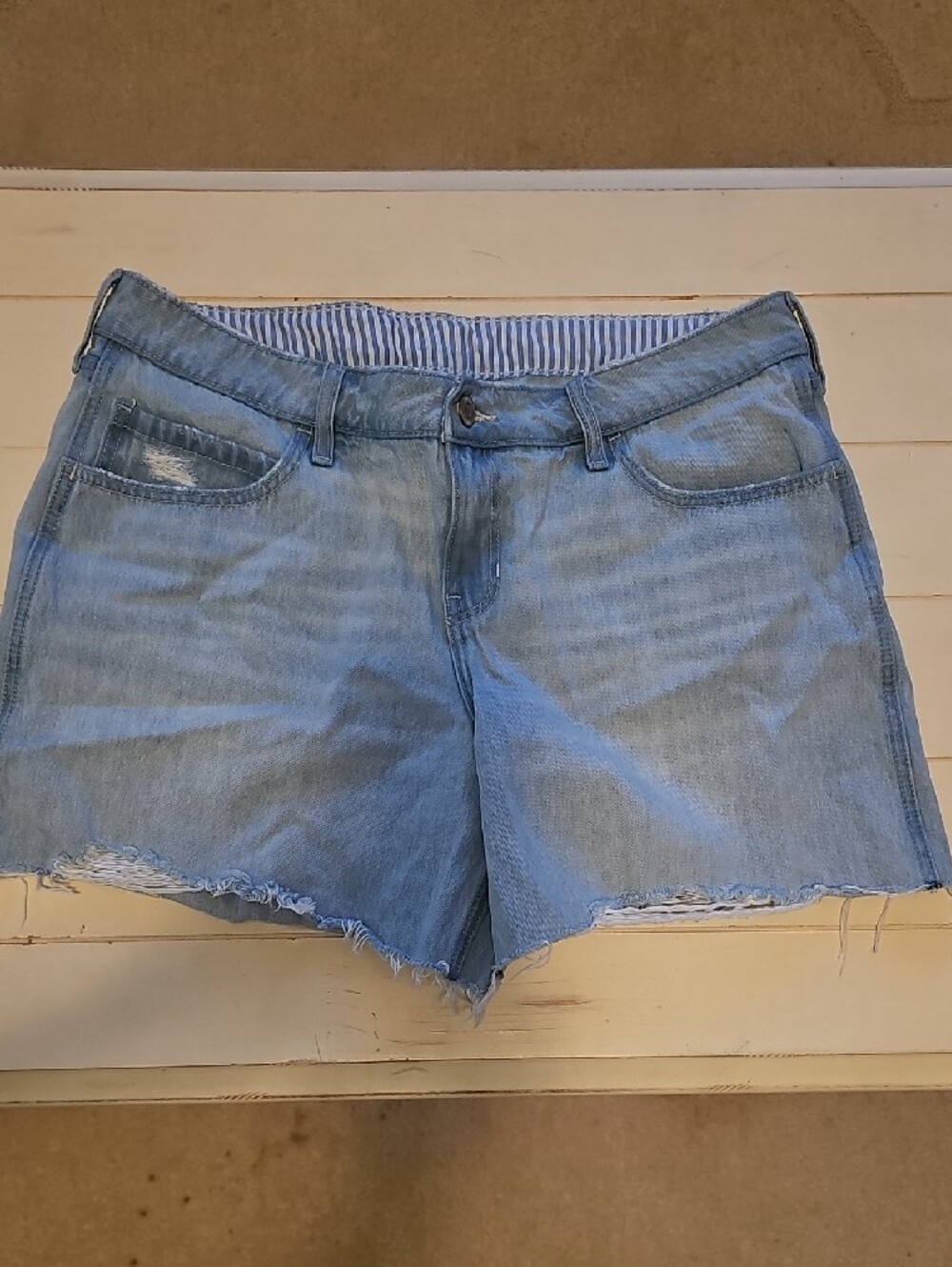 Hollister*NEW*never worn, LightWash Distressed Denim Shorts, soft, comfort waist